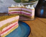 Pisztácia piskótás, eperhabos torta gluténmentesen recept fázis 12 fotója
