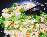 รูปขั้นตอนการทำที่ 4 ของ ข้าวผัดแหนม กุนเชียง มั่ว ๆ แต่อร่อย