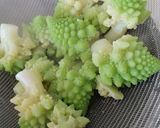 Foto del paso 2 de la receta: Ensalada de romanesco con salmón ahumado