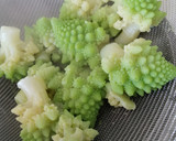 Foto del paso 2 de la receta: Ensalada de romanesco con salmón ahumado