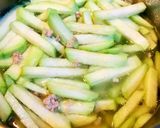 Hình bước làm 2 của món Canh Dưa Hường Nấu Thịt