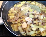 Foto del paso 4 de la receta: Dorada en salsa de puerros, anchoas y alcaparras