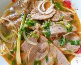Hình bước làm 4 của món Bún Bò Huế (Bắp bò,sườn bò và chả lụa)