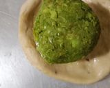 A picture of step 4 of Matar paratha.