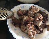 Foto del paso 1 de la receta: Estofado de carne con papas, zanahorias y guisantes