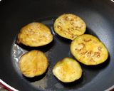 A picture of step 2 of Eggplant fry.