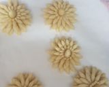 रॉयल फ्लावर कूकीज (Royal flower cookies recipe in hindi) रेसिपी चरण 16 फोटो