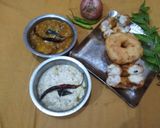 A picture of step 4 of मेदू वडा.