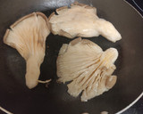 Foto del paso 2 de la receta: Setas ostra al ajillo