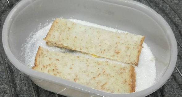 2 ขนมปังกรอบเนยน้ำตาล ด้วยหม้ออบลมร้อน