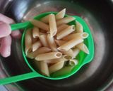 A picture of step 1 of Cheesy Pan pasta.
