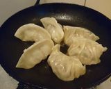 Foto langkah ke 5 dari resep Gyoza (cara memasak).