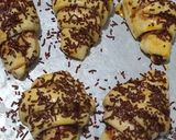 Foto langkah ke 4 dari resep Croissant Dark Cooking Chocolate (Bakulanku).