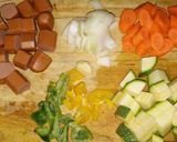 Foto del paso 1 de la receta: Salchichas con Verduras (uno más de mis inventos)