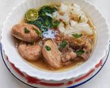 Foto langkah ke 5 dari resep Bakso Gepeng Kwetiau Kuah Bening.