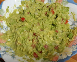 Foto del paso 4 de la receta: Tosta de guacamole y sardina ahumada con tomate y mozzarella