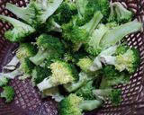 Foto langkah ke 2 dari resep Tumis Ceria (Wortel dan Brokoli).