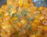 A picture of step 3 of Indian style tandoori mayo masala sandwich.