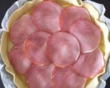 Une image de l'étape 3 de Quiche pomme de terre, bacon et camembert.