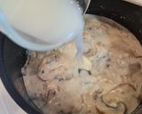 Foto del paso 6 de la receta: Pechuga de pollo con champiñones en salsa de quesitos