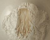Foto langkah ke 3 dari resep Enoki Crispy.