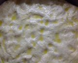 Foto del passaggio 3 della ricetta Focaccia con julienne di zucchine, mozzarella di bufala, nocciole tostate e bottarga