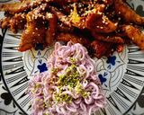 Foto del paso 4 de la receta: Tiras de pollo caramelizada con noodles de batata morada