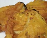 A picture of step 3 of Baingan k pakoray.