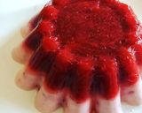 Foto del passaggio 6 della ricetta Budino di Yogurt con gelée di fragole