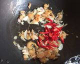 Foto langkah ke 3 dari resep Tumis kangkung ebi kering.