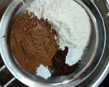 A picture of step 1 of Valentines gift cake.