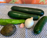 Foto del paso 1 de la receta: Gazpacho de calabacín y aguacate con crujiente de jamón.Thermomix