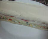 Foto del paso 12 de la receta: Pastel frío de pan de molde, salmón y surimi