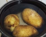 Foto langkah ke 2 dari resep Shrimp Potato Balls.