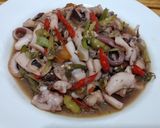 Foto langkah ke 4 dari resep Sotong tumis pedas.