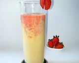 Foto langkah ke 4 dari resep Strawberry Yogurt Smoothies.