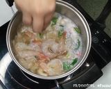 รูปขั้นตอนการทำที่ 3 ของ ต้มยำกุ้งมะพร้าวอ่อน