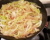 A picture of step 3 of Tuna buckweat crust and leeks.