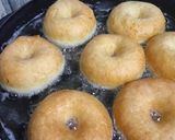Foto langkah ke 6 dari resep Donat kentang tabur gula halus.