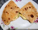 A picture of step 7 of Hary lehsan ka cheese Anda paratha.