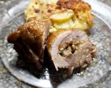 Foto del paso 13 de la receta: Muslitos de pollo deshuesados, rellenos de roquefort y nuez