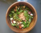Foto del paso 1 de la receta Ensalada con aguacate y salmón!