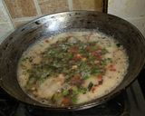 A picture of step 4 of Rava upma.