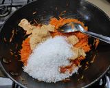 गाजर हलवा (Gajar Halwa Recipe In Marathi) रेसिपी स्टेप 2 फोटो 