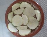 Foto del paso 1 de la receta: Cazuelita de calabacín con York y queso, acompañada de ensalada