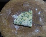 A picture of step 3 of Spinach paratha.