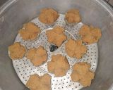 Foto langkah ke 9 dari resep Bolu Kukus Karamel Mekar.