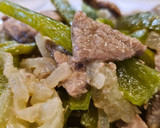 Foto del paso 4 de la receta: Tiras de ternera salteadas con pimientos italianos y cebolla