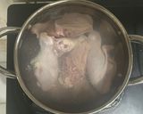Foto langkah ke 1 dari resep Sup Ayam Simple.