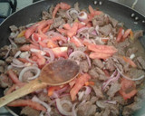 Foto del paso 4 de la receta: Lomo salteado con una porción de arroz y papas fritas